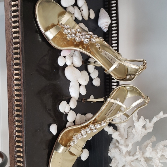 Gold and rhinestone evening shoes - Picture 4 of 6